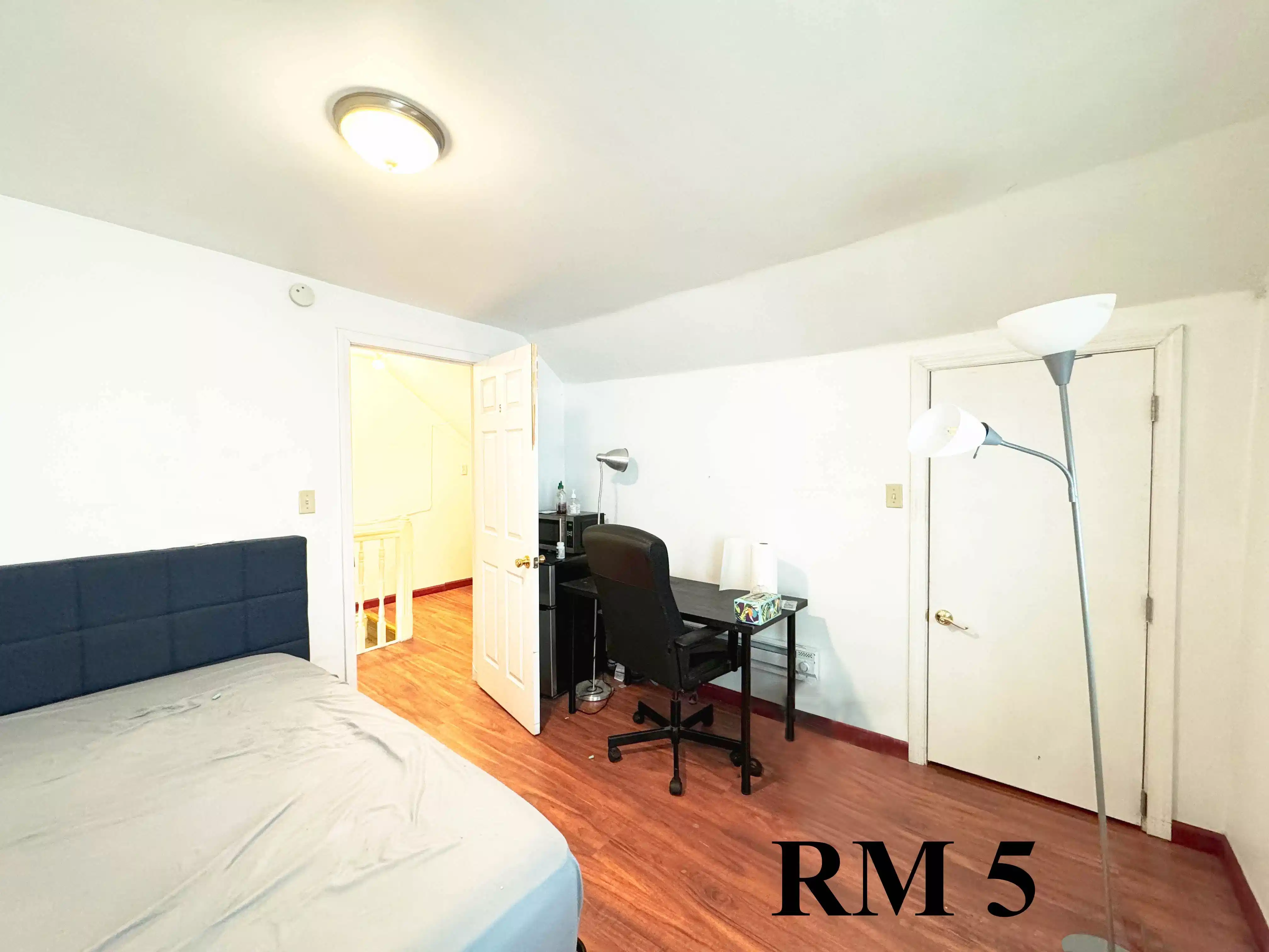 Kitchen?w=400&h=260&fit=crop&q=40&auto=format&trim=auto