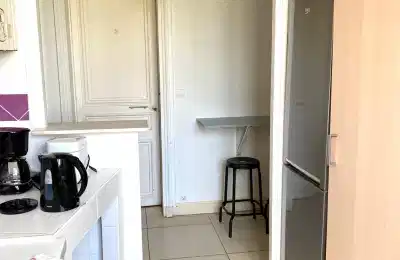 Rue Du Faubourg Saint-Denis, Paris - Paris, France - Kitchen