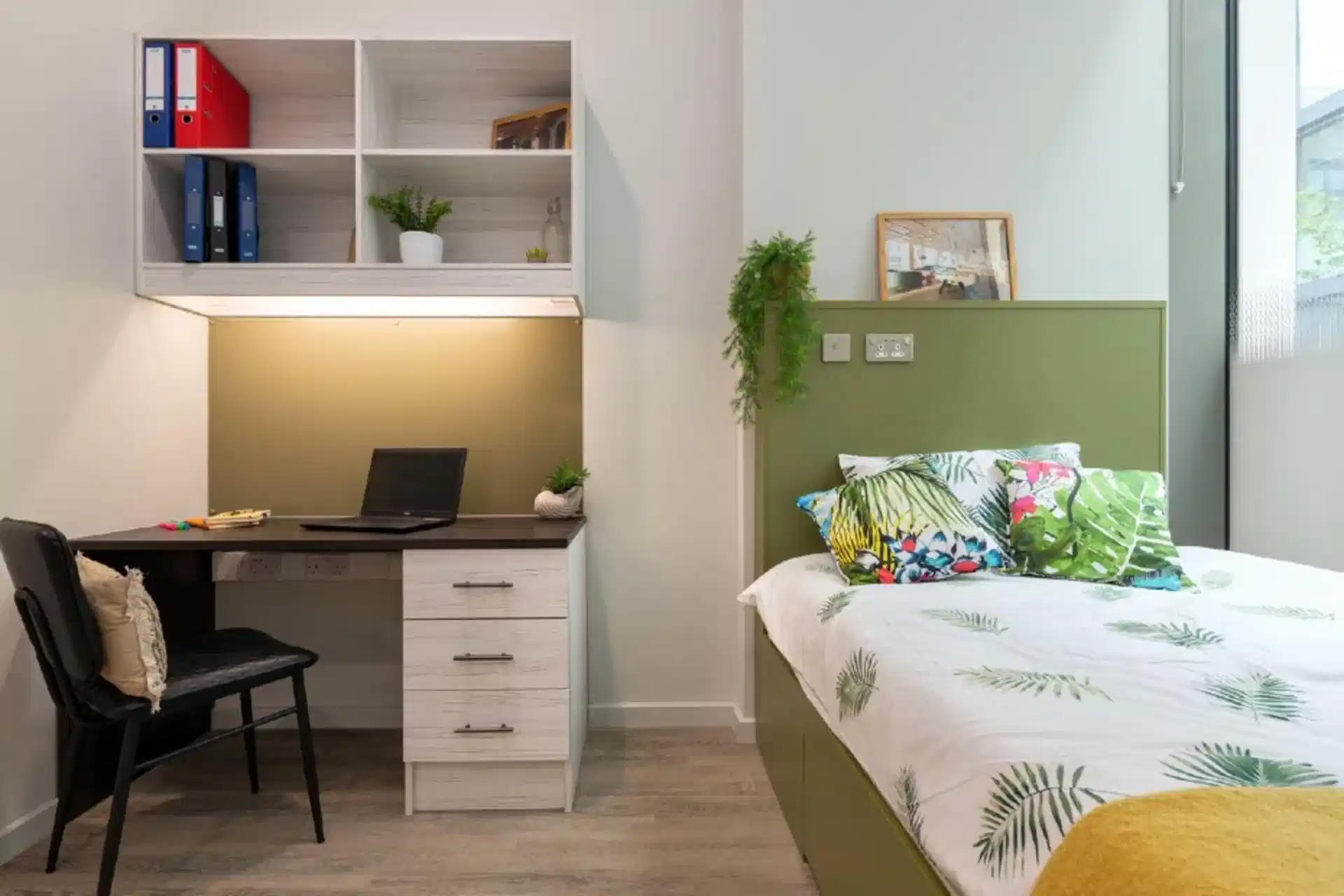 Common Area?w=400&h=260&fit=crop&q=40&auto=format&trim=auto