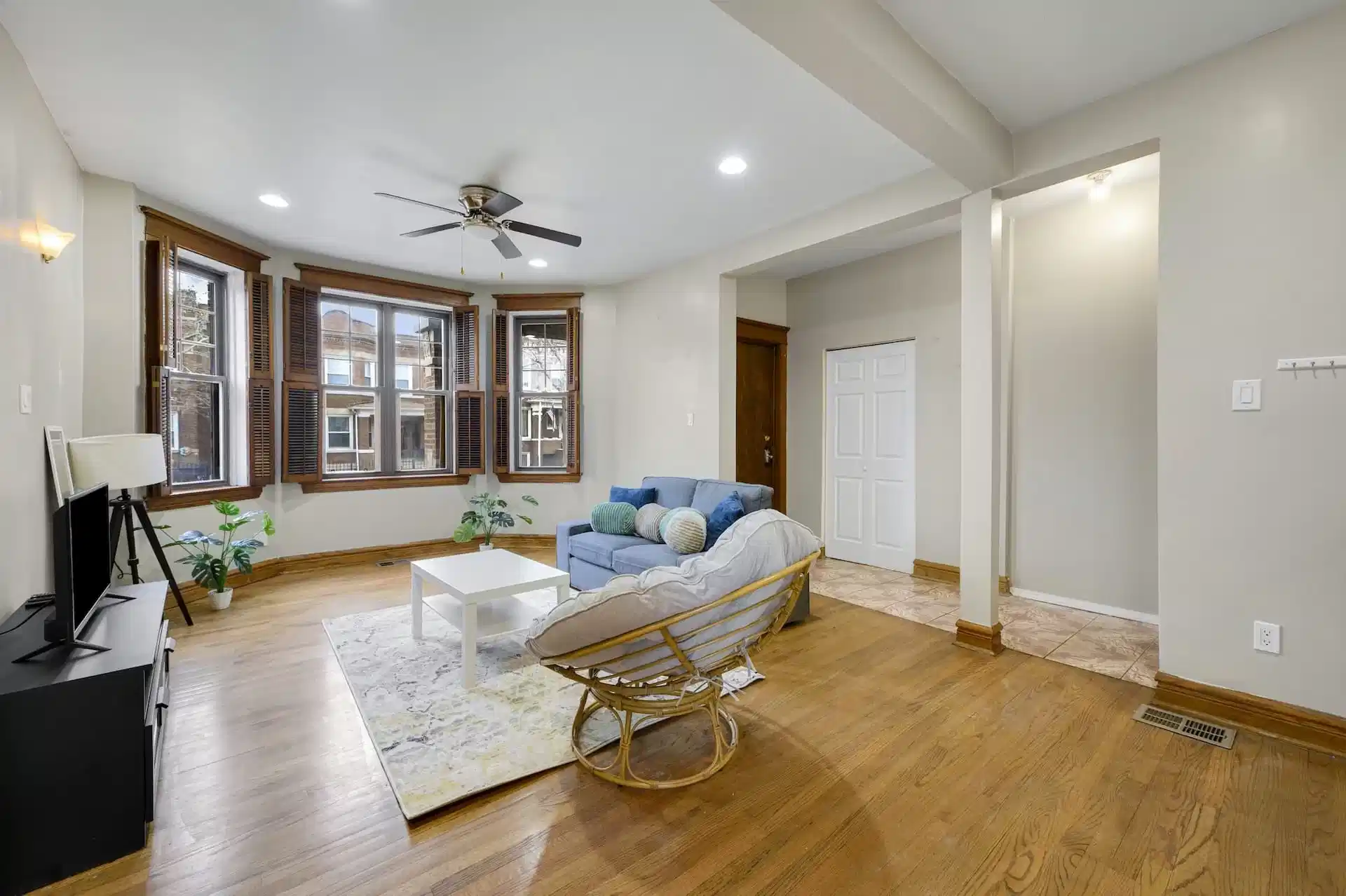 Kitchen?w=400&h=260&fit=crop&q=40&auto=format&trim=auto