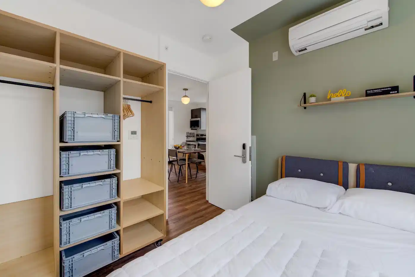 Common Area?w=400&h=260&fit=crop&q=40&auto=format&trim=auto