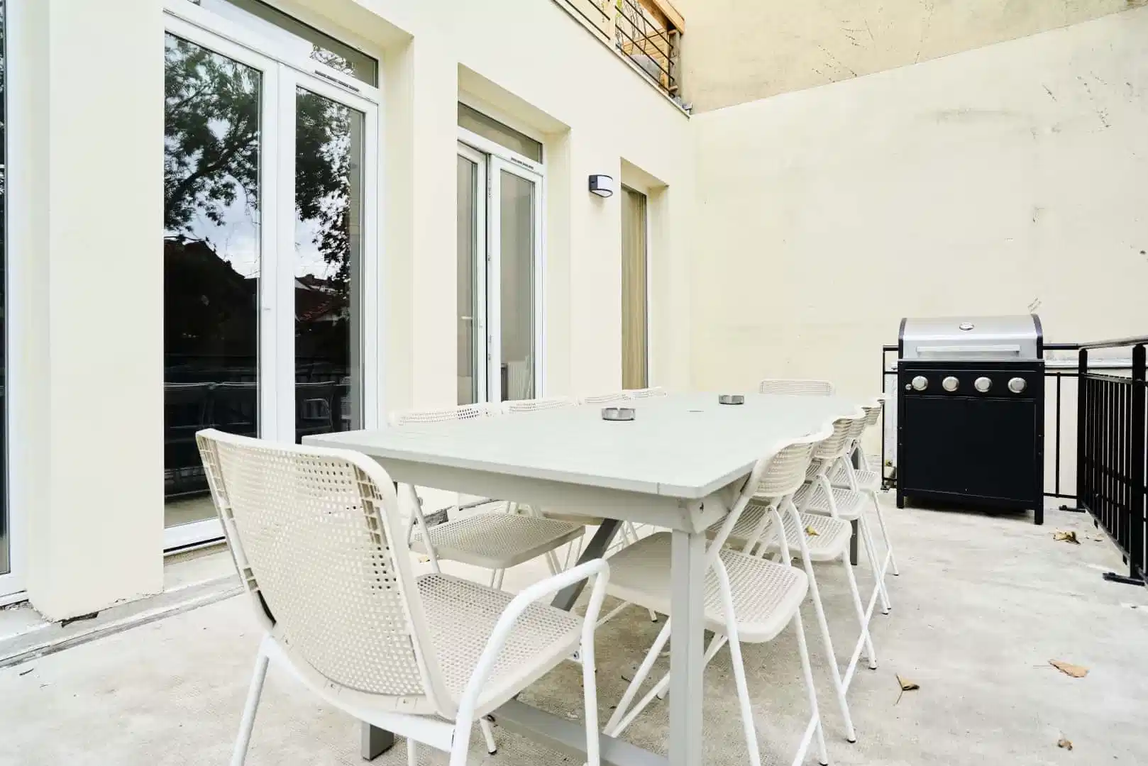 Rue d'Estienne d'Orves, Paris - Paris, France - Amenities