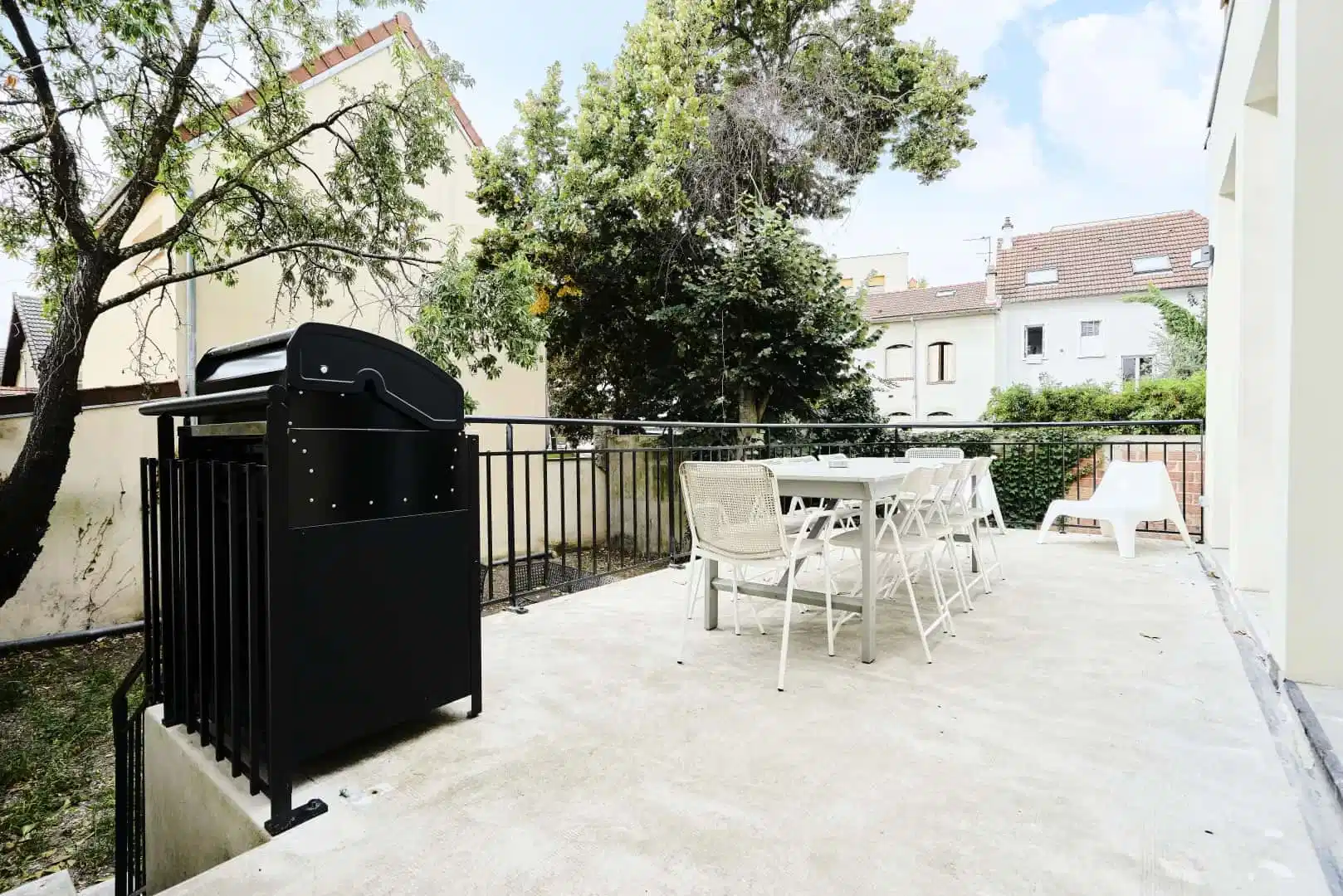 Rue d'Estienne d'Orves, Paris view 5