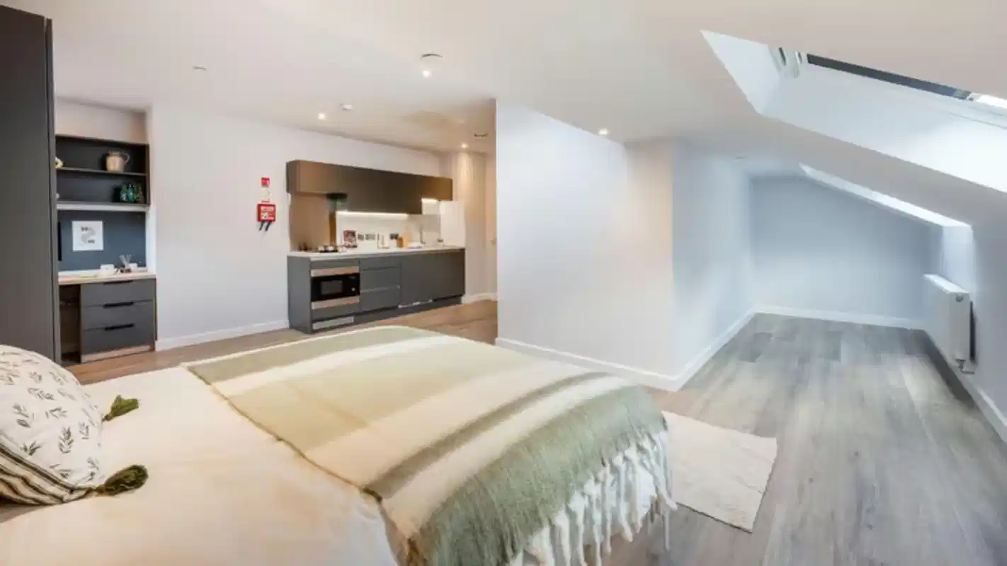 Bedroom?w=400&h=260&fit=crop&q=40&auto=format&trim=auto