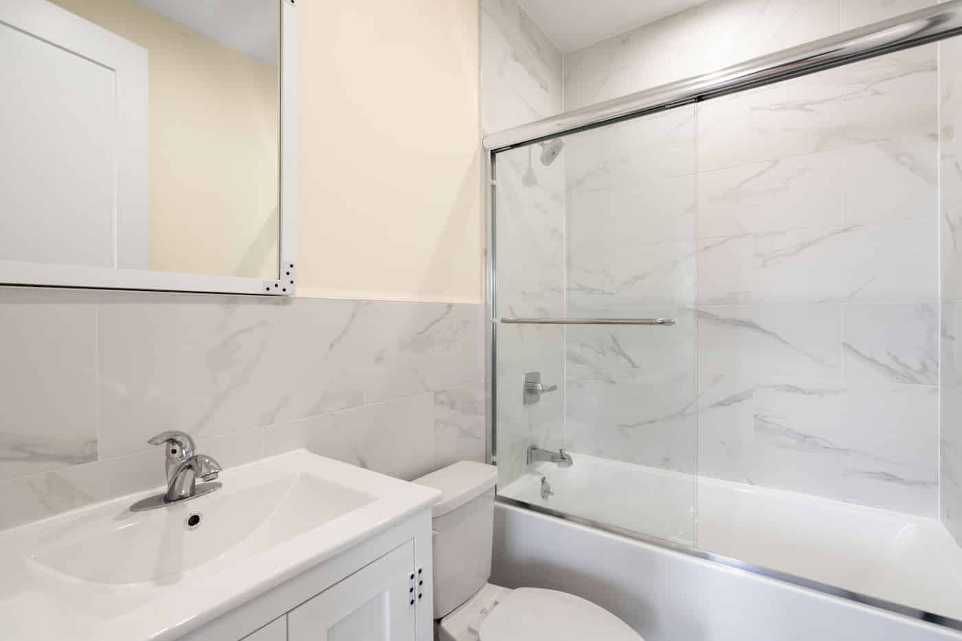 Common Area?w=400&h=260&fit=crop&q=40&auto=format&trim=auto