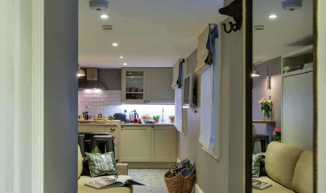 Kitchen?w=400&h=260&fit=crop&q=40&auto=format&trim=auto