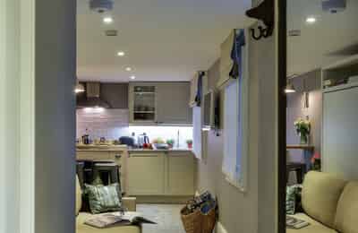 Kitchen?w=400&h=260&fit=crop&q=40&auto=format&trim=auto