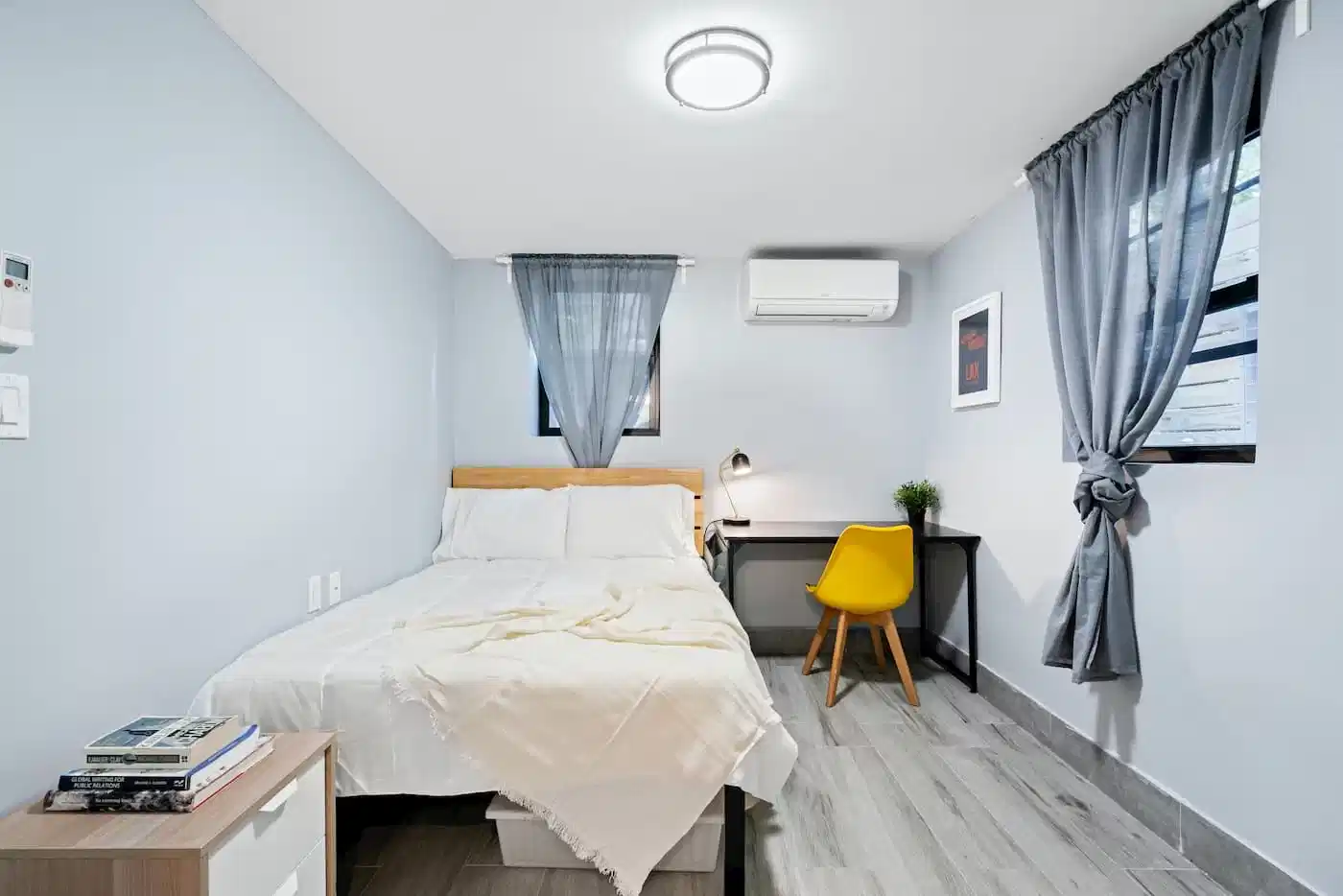 Exterior?w=400&h=260&fit=crop&q=40&auto=format&trim=auto