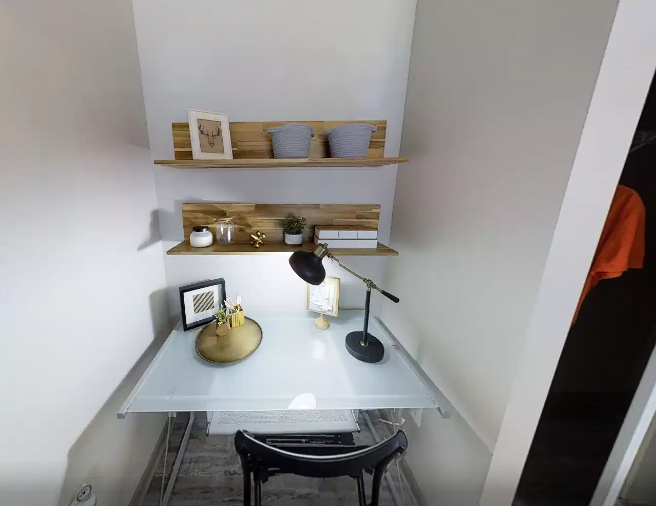 Common Area?w=400&h=260&fit=crop&q=40&auto=format&trim=auto