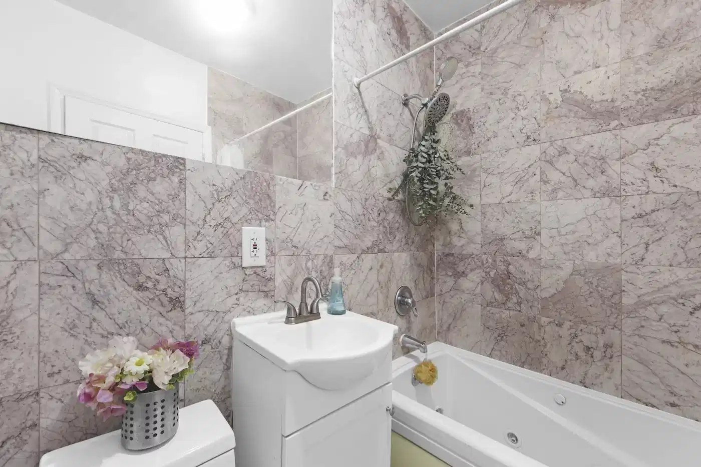 Common Area?w=400&h=260&fit=crop&q=40&auto=format&trim=auto