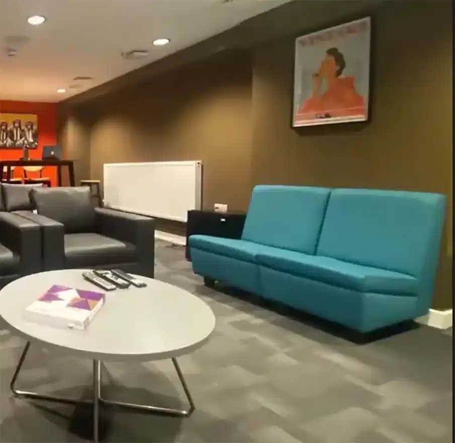 Common Area?w=400&h=260&fit=crop&q=40&auto=format&trim=auto