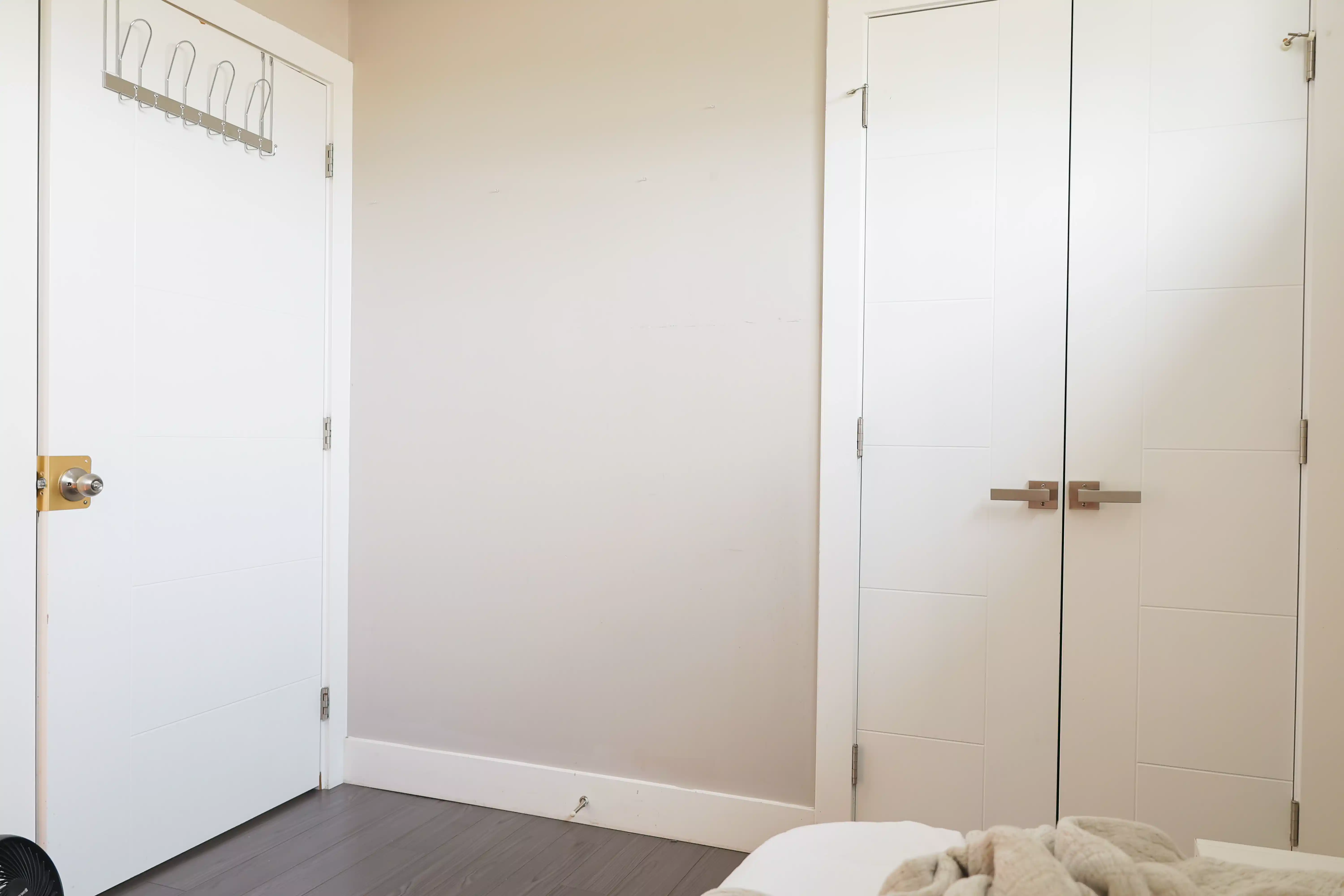 Exterior?w=400&h=260&fit=crop&q=40&auto=format&trim=auto