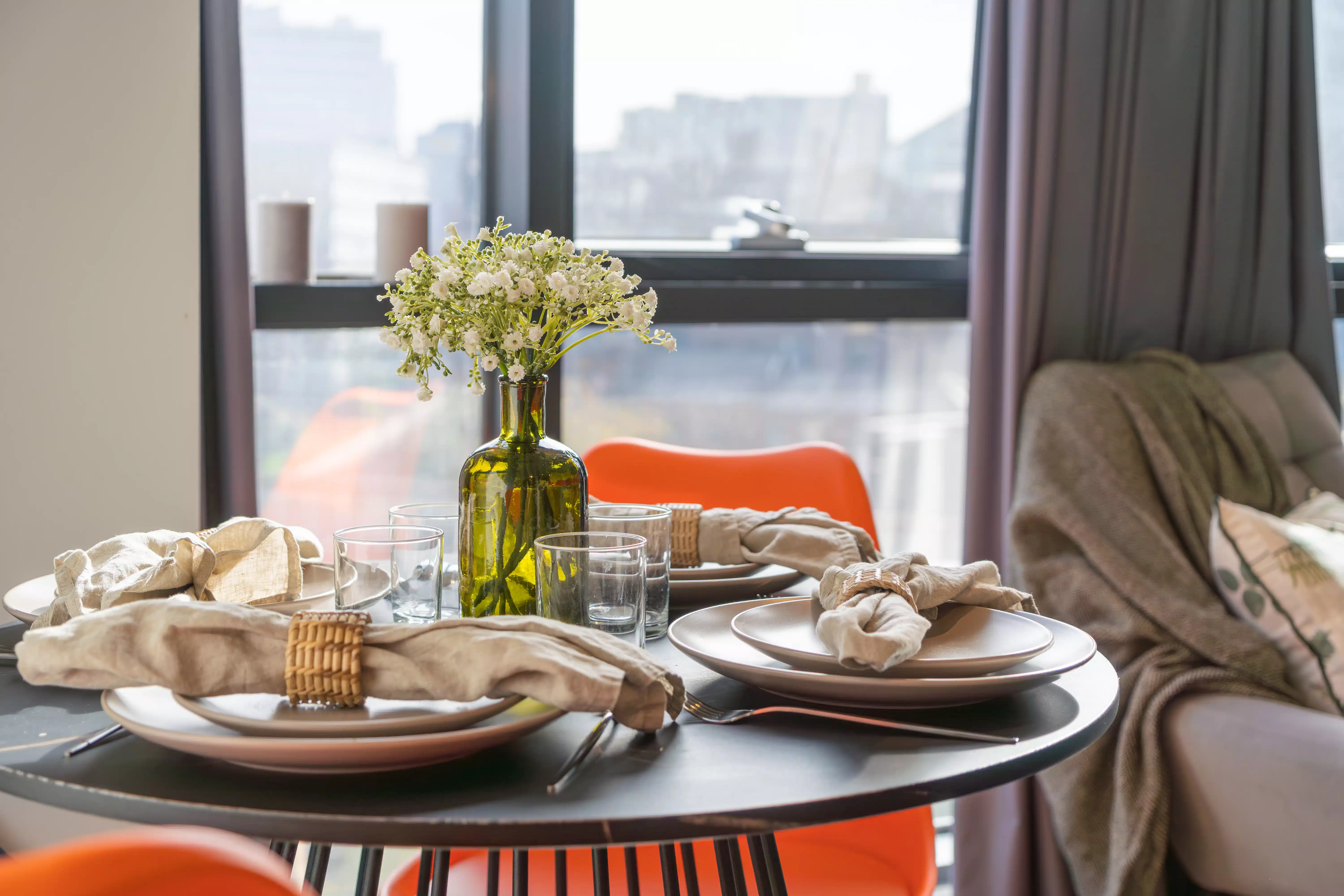 Exterior?w=400&h=260&fit=crop&q=40&auto=format&trim=auto