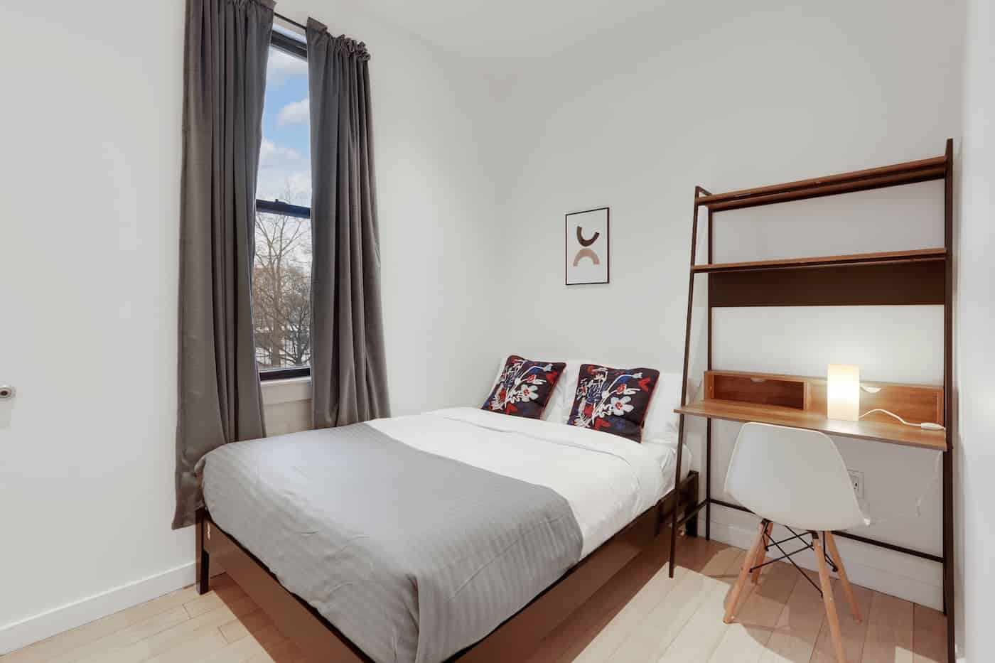 Exterior?w=400&h=260&fit=crop&q=40&auto=format&trim=auto