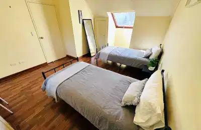 Kitchen?w=400&h=260&fit=crop&q=40&auto=format&trim=auto