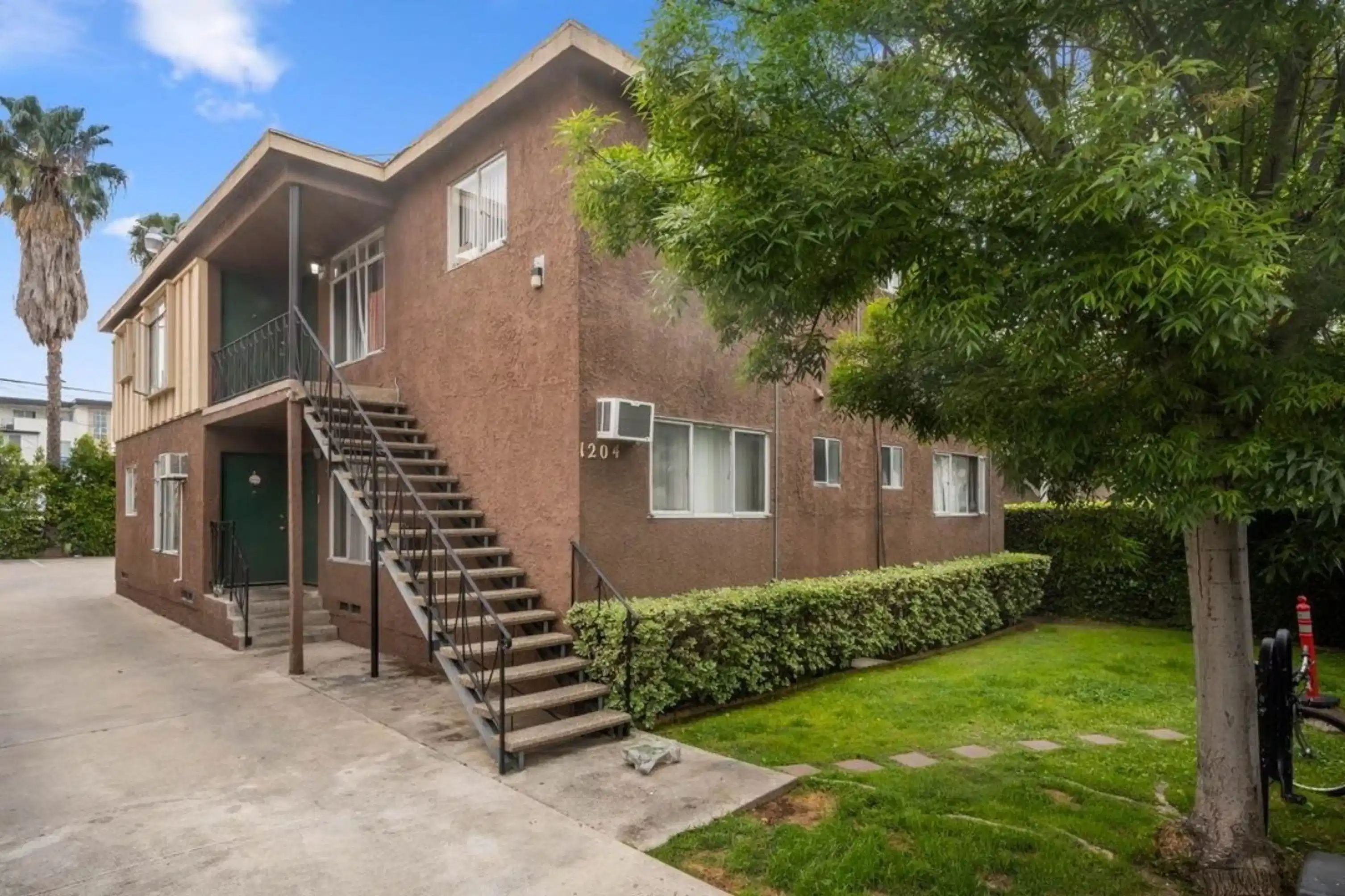 Kitchen?w=400&h=260&fit=crop&q=40&auto=format&trim=auto