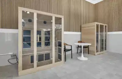 Common Area?w=400&h=260&fit=crop&q=40&auto=format&trim=auto
