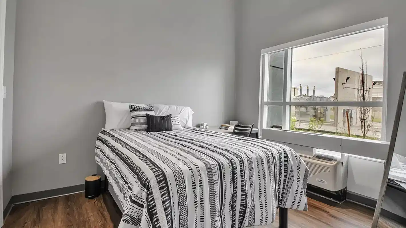 Common Area?w=400&h=260&fit=crop&q=40&auto=format&trim=auto