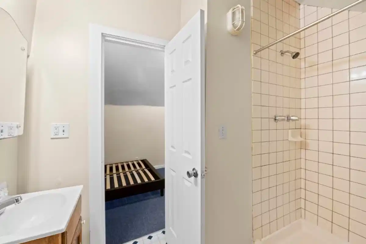 1223 W 23rd St, Los Angeles - Los Angeles, California, United States - Bathroom