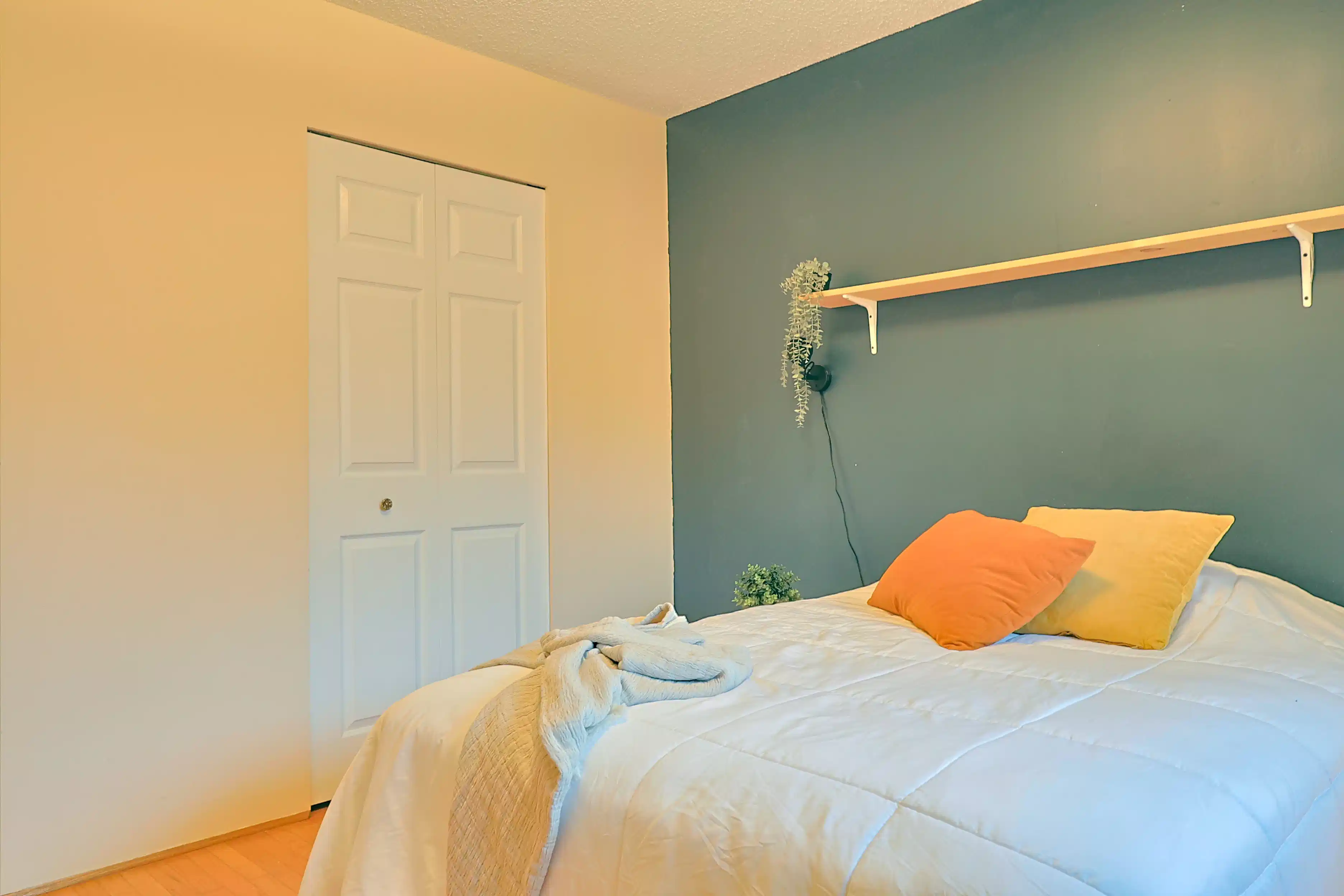 Yaletown Room (1 Bed 1 Bath) - Bedroom?w=400&h=260&fit=crop&q=40&auto=format&trim=auto