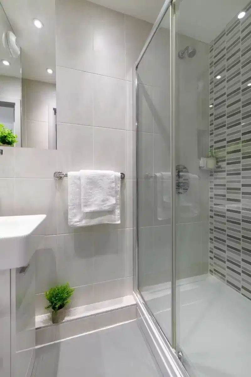 Exterior?w=400&h=260&fit=crop&q=40&auto=format&trim=auto