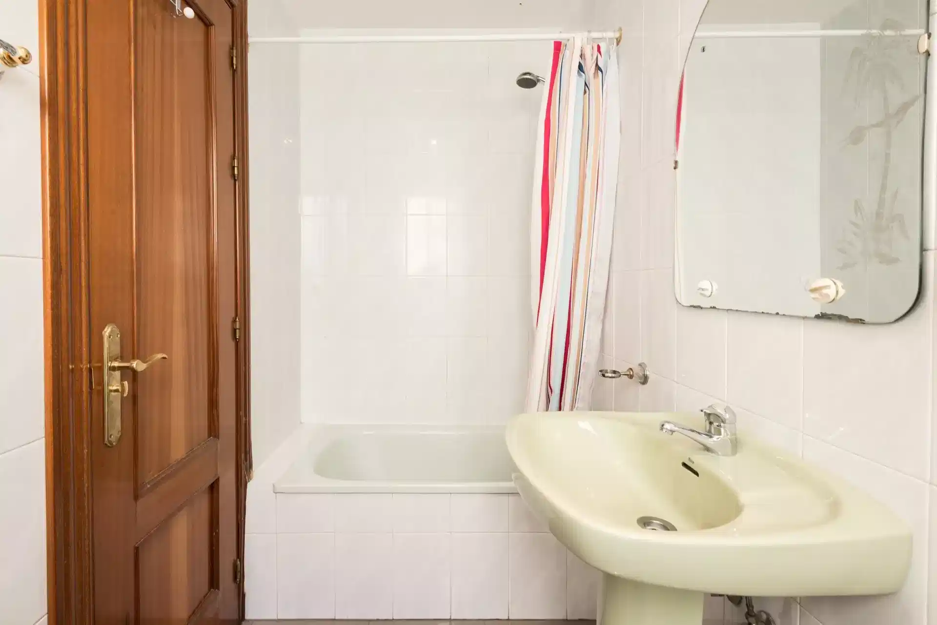 Kitchen?w=400&h=260&fit=crop&q=40&auto=format&trim=auto