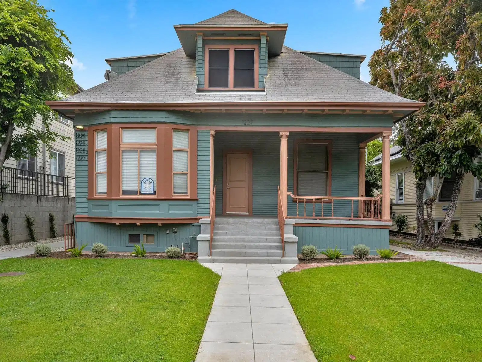 1227 W 30th St, Los Angeles - Los Angeles, California, United States - Exterior