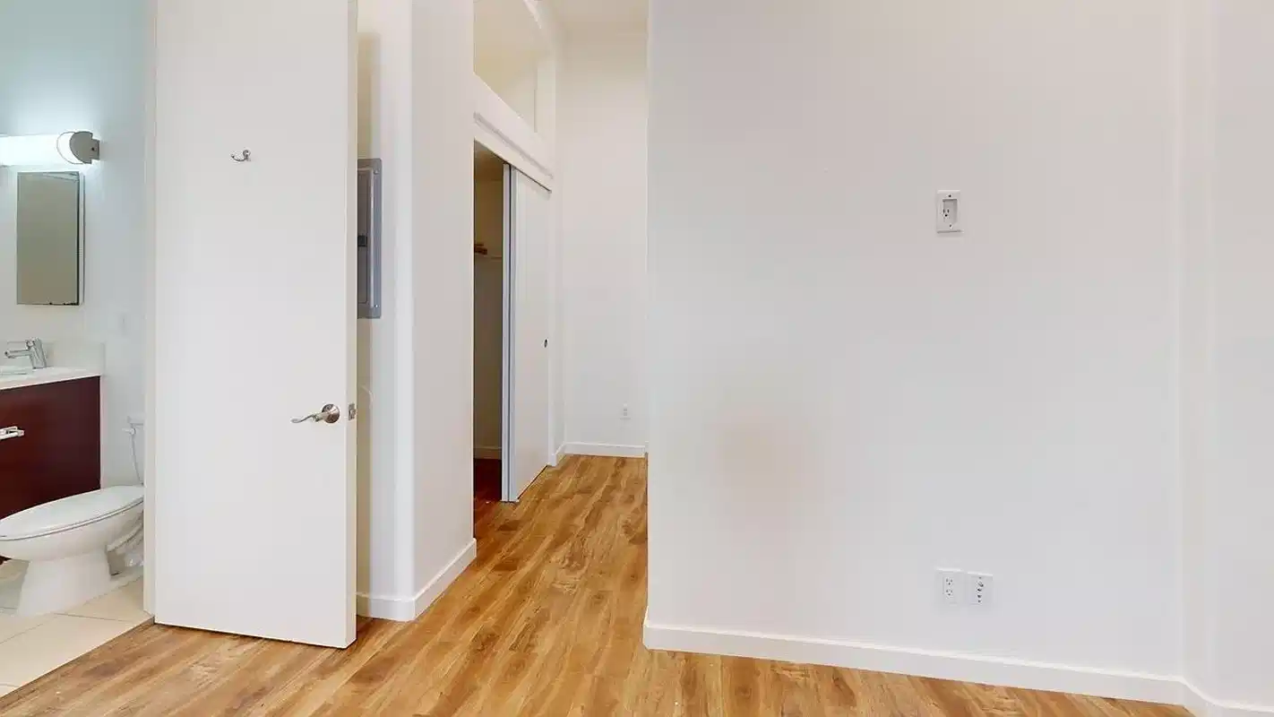 Exterior?w=400&h=260&fit=crop&q=40&auto=format&trim=auto