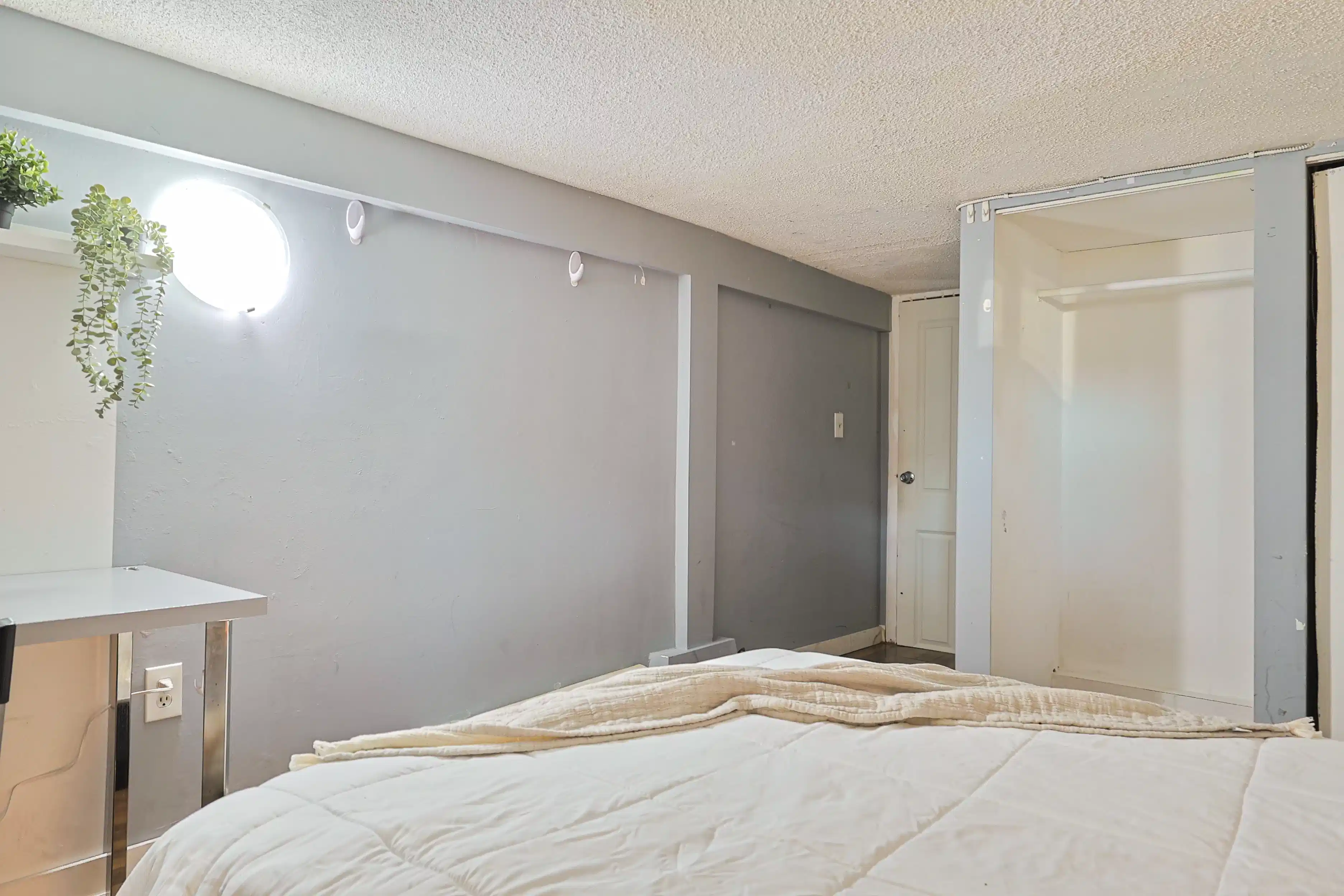 Amenities?w=400&h=260&fit=crop&q=40&auto=format&trim=auto