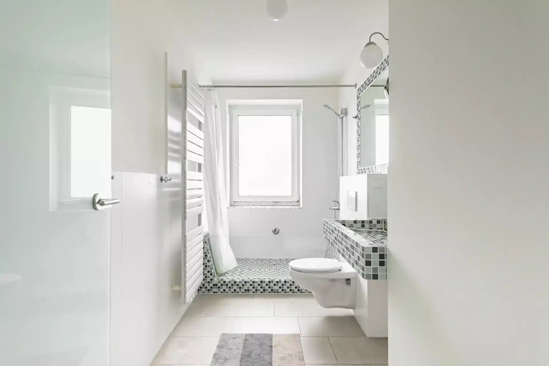 Exterior?w=400&h=260&fit=crop&q=40&auto=format&trim=auto