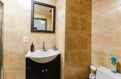 Common Area?w=400&h=260&fit=crop&q=40&auto=format&trim=auto