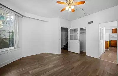 Common Area?w=400&h=260&fit=crop&q=40&auto=format&trim=auto