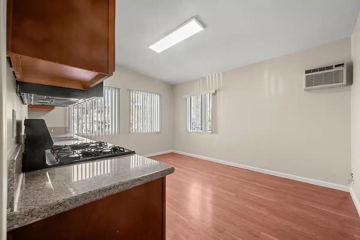 2356 Portland St, Los Angeles - Los Angeles, California, United States - Kitchen