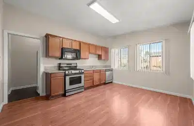 2356 Portland St, Los Angeles - Los Angeles, California, United States - Kitchen