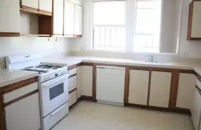 2646 Menlo Ave, Los Angeles - Los Angeles, California, United States - Kitchen