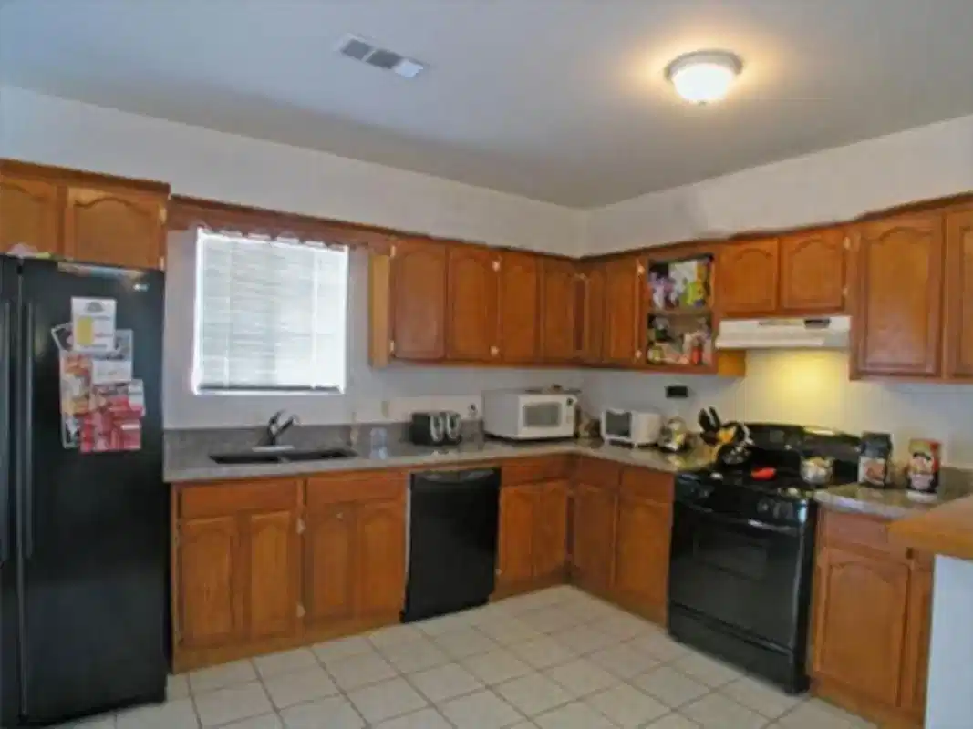 1293 W 36th St, Los Angeles - Los Angeles, California, United States - Kitchen