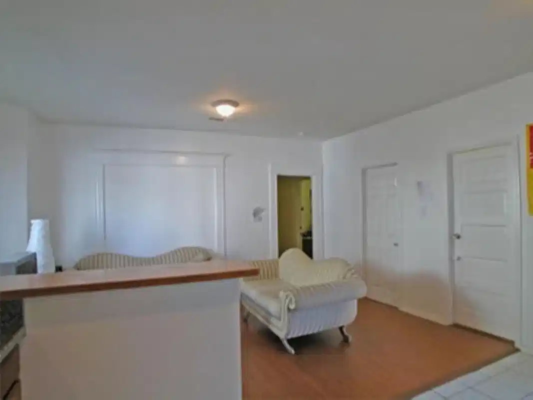 1293 W 36th St, Los Angeles - Los Angeles, California, United States - Common Area