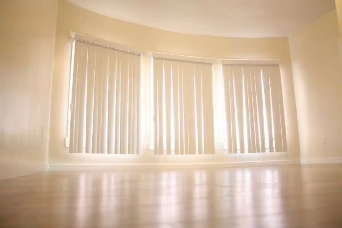 Bathroom?w=400&h=260&fit=crop&q=40&auto=format&trim=auto