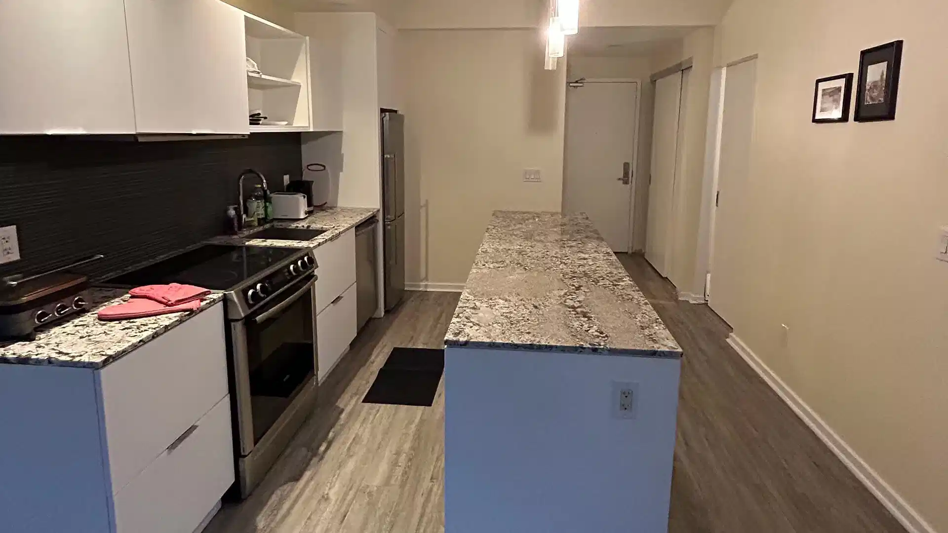 Amenities?w=400&h=260&fit=crop&q=40&auto=format&trim=auto