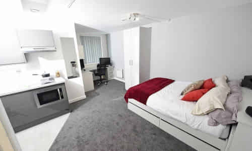 Exterior?w=400&h=260&fit=crop&q=40&auto=format&trim=auto