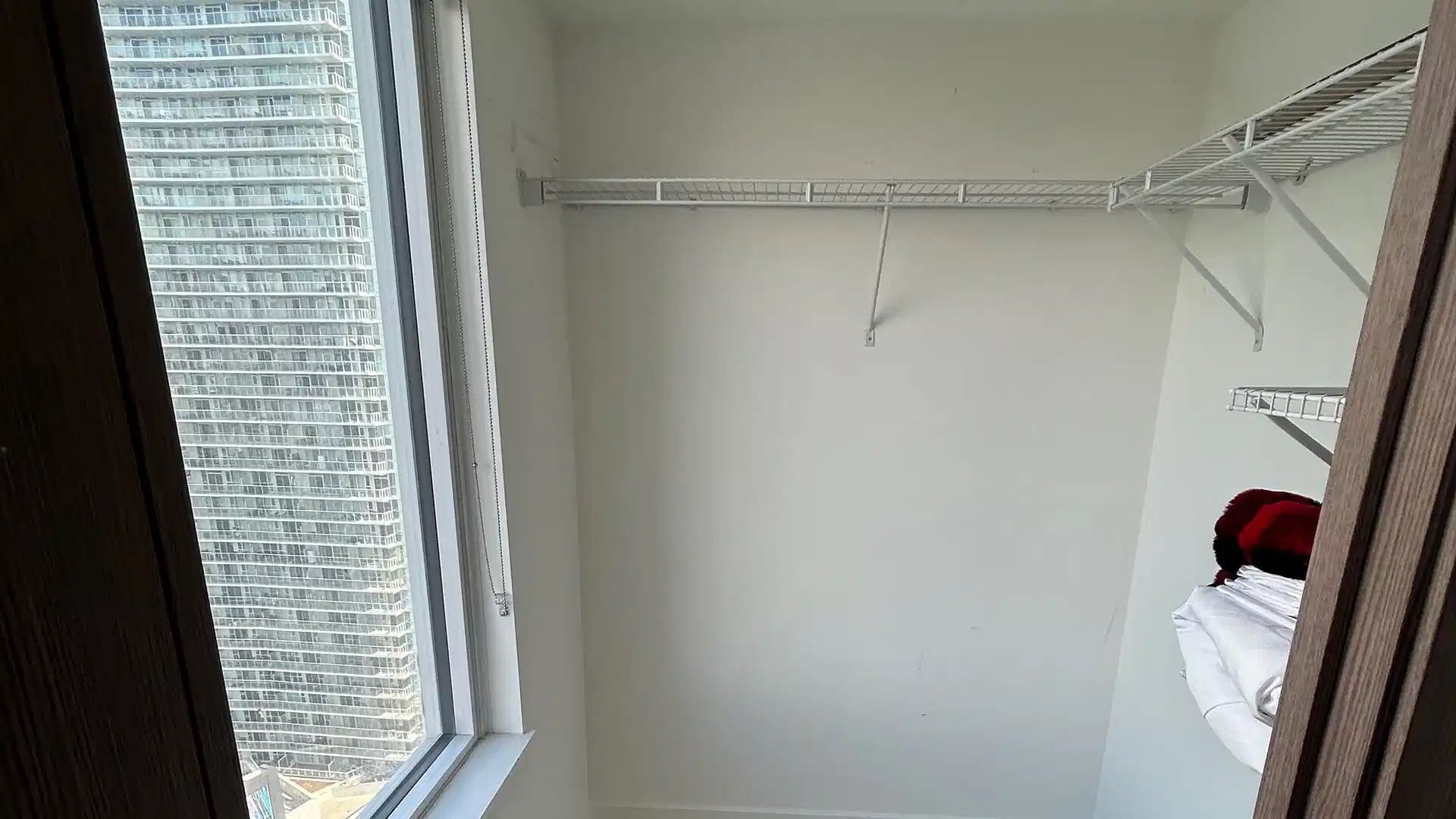 Common Area?w=400&h=260&fit=crop&q=40&auto=format&trim=auto