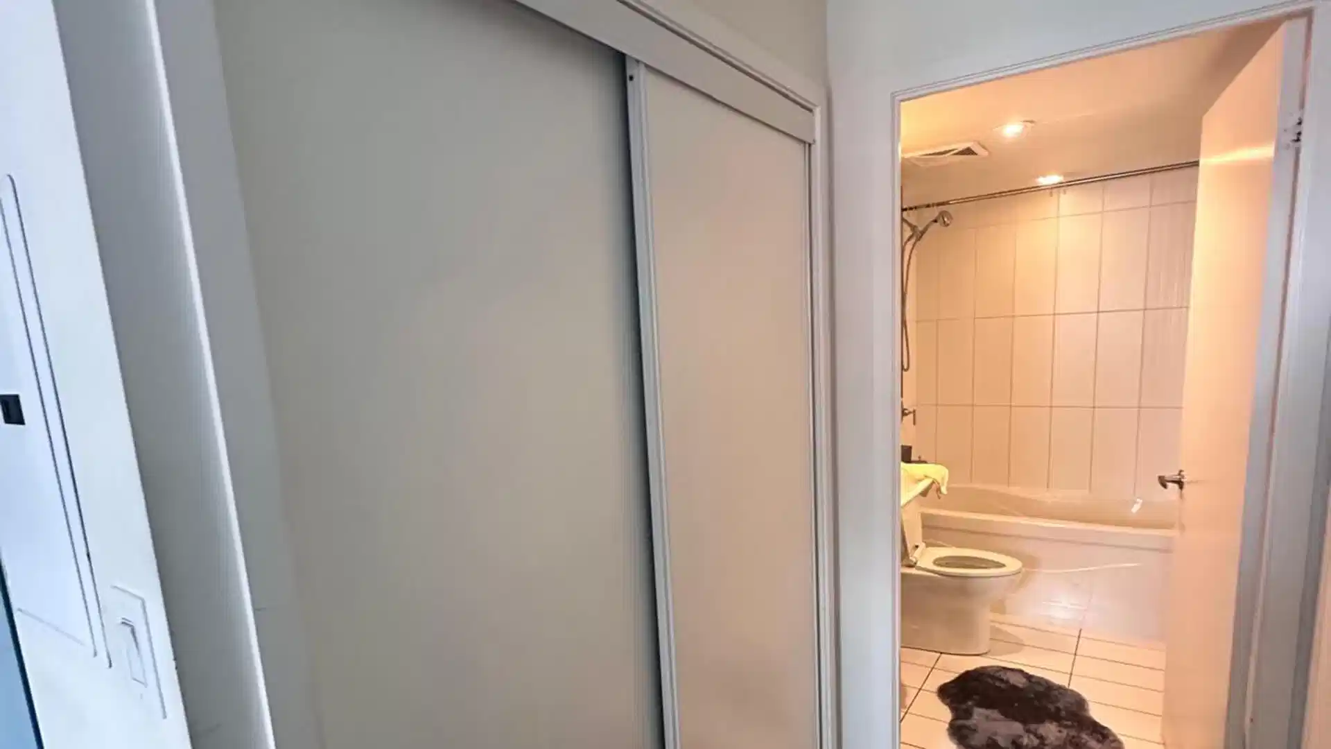 Common Area?w=400&h=260&fit=crop&q=40&auto=format&trim=auto