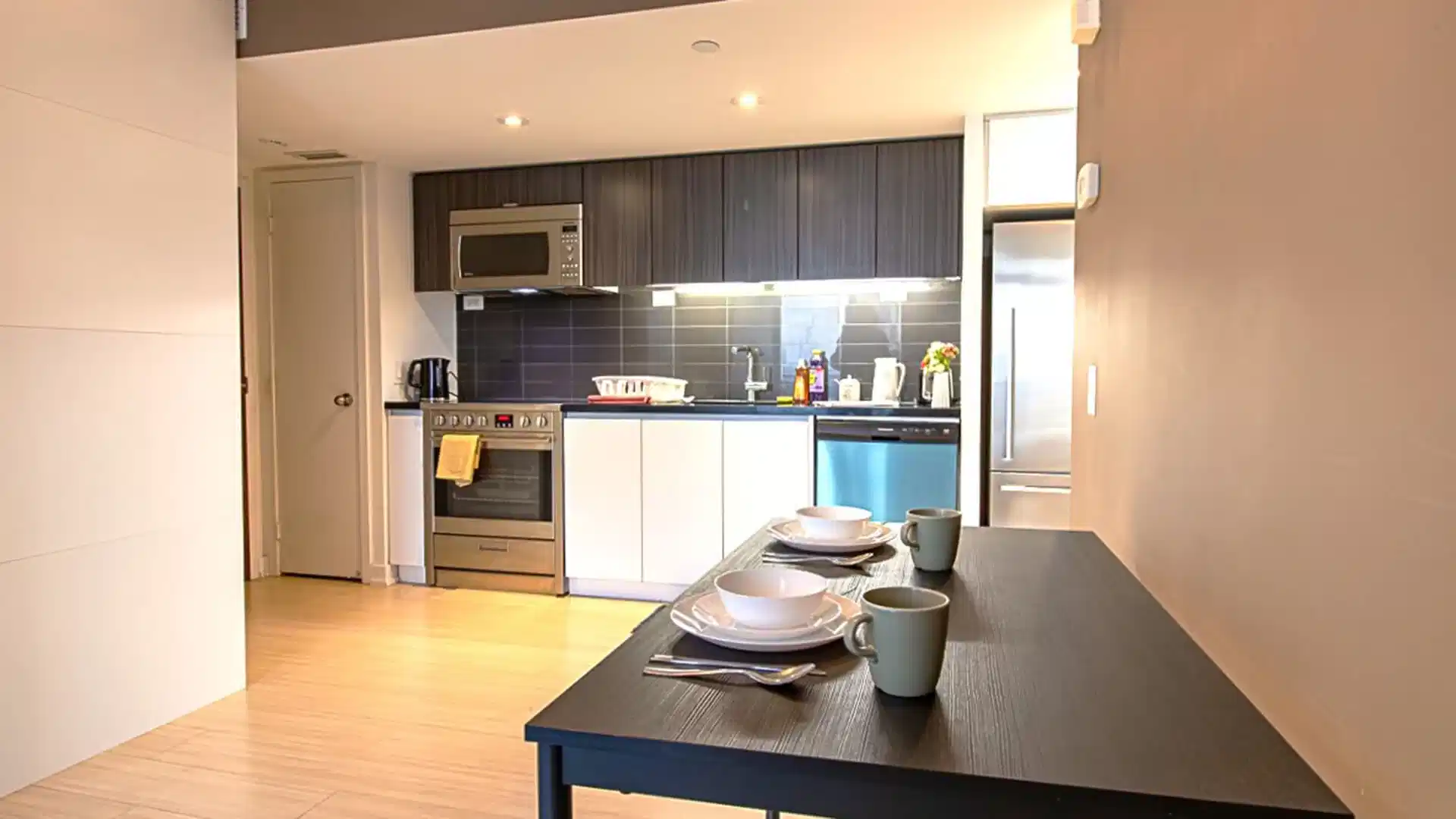 Common Area?w=400&h=260&fit=crop&q=40&auto=format&trim=auto