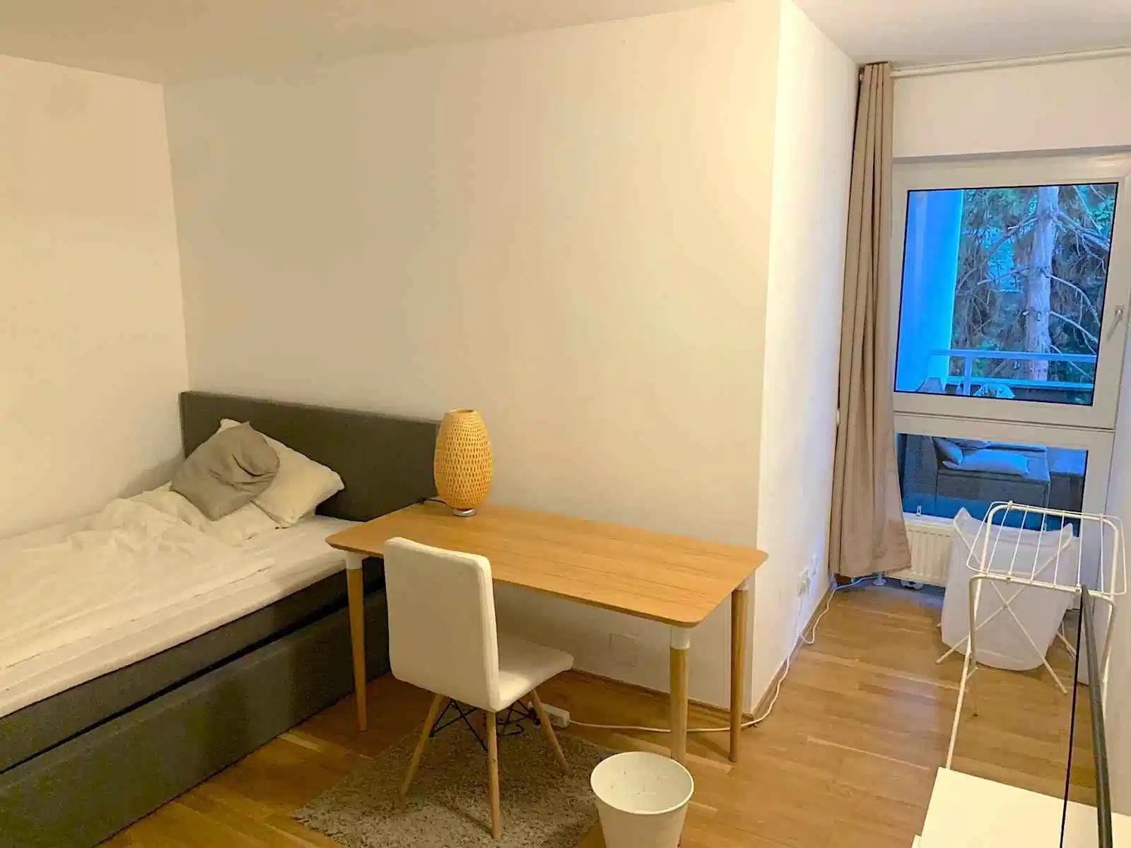 Wolfsgangstraße, Frankfurt - Frankfurt, Germany - Room 3 - Bedroom