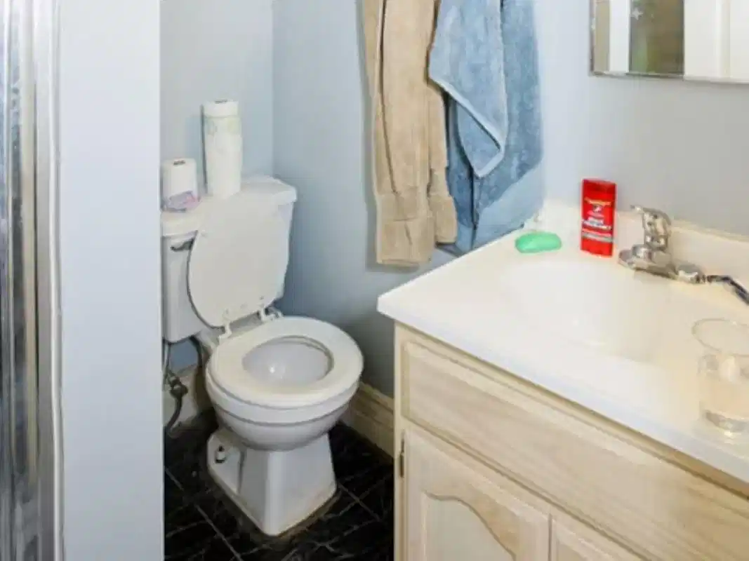 Exterior?w=400&h=260&fit=crop&q=40&auto=format&trim=auto