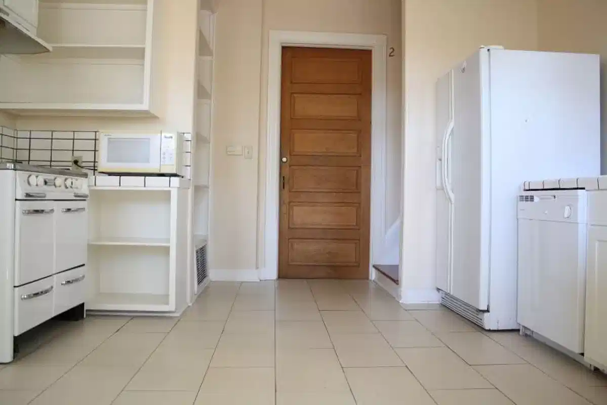 956 W 23rd St, Los Angeles - Los Angeles, California, United States - Kitchen