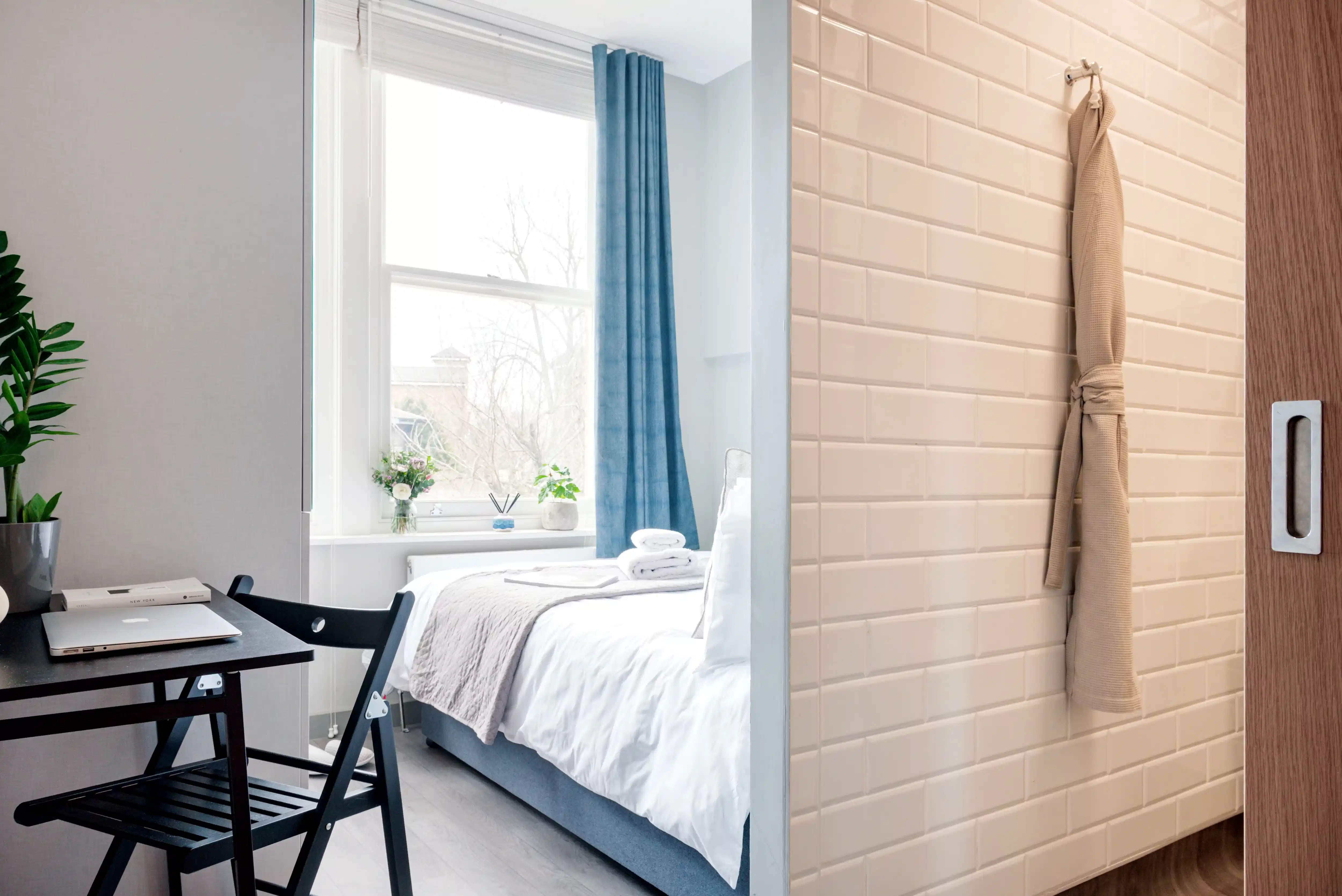 Common Area?w=400&h=260&fit=crop&q=40&auto=format&trim=auto