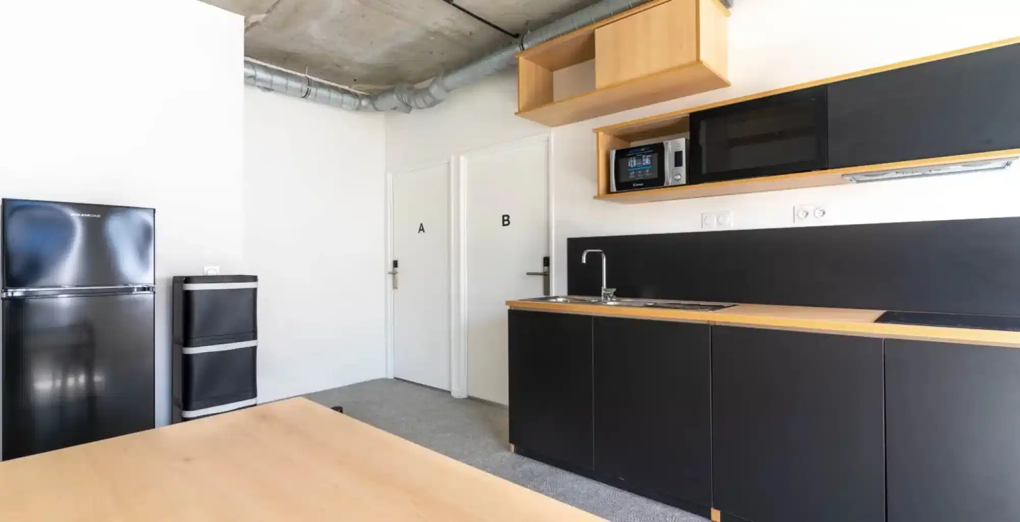 Common Area?w=400&h=260&fit=crop&q=40&auto=format&trim=auto