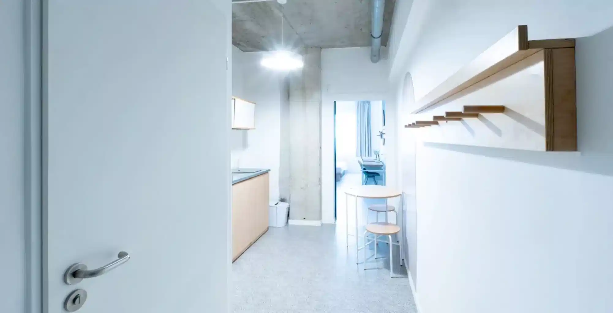 Common Area?w=400&h=260&fit=crop&q=40&auto=format&trim=auto