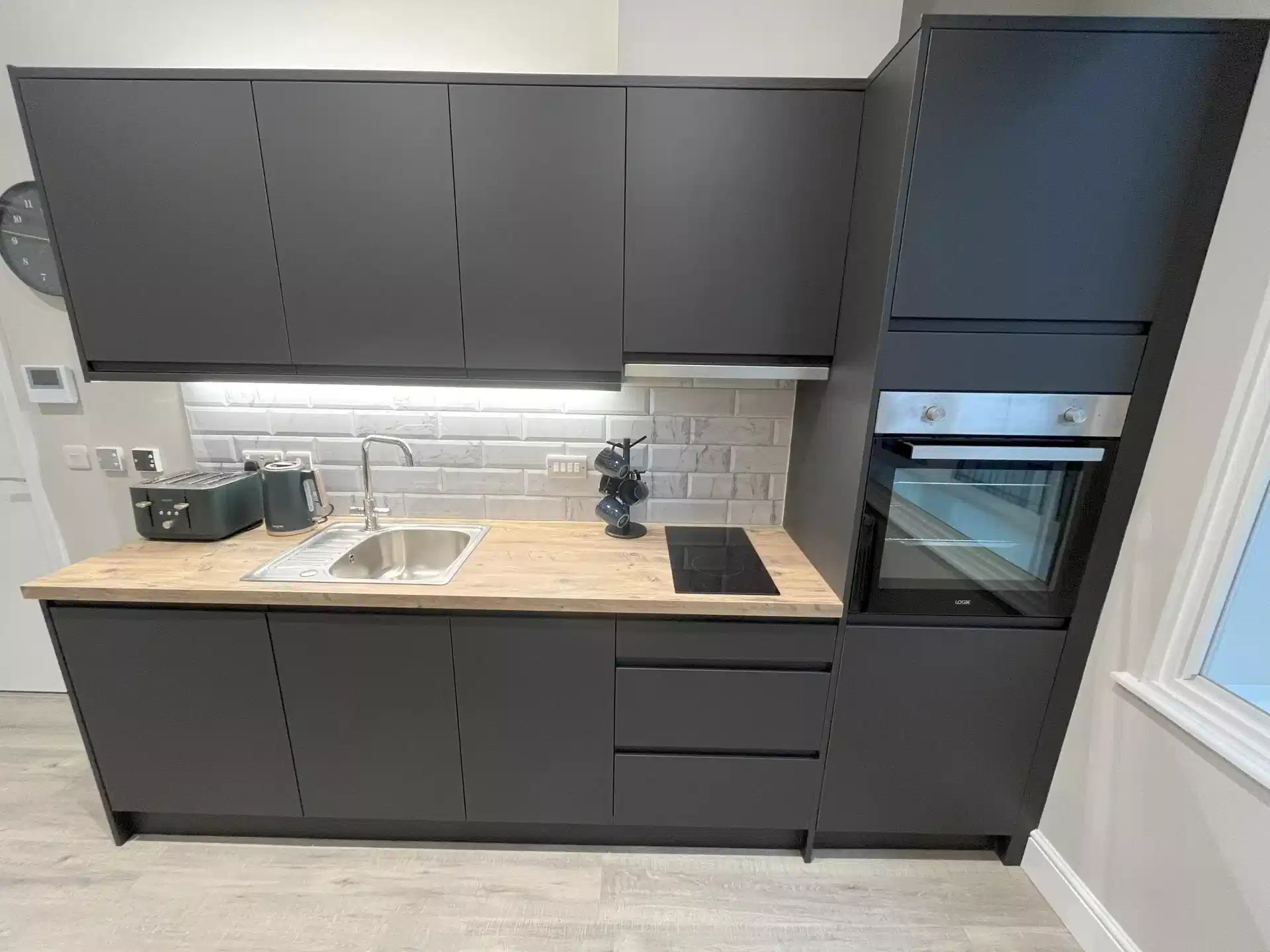 ?w=400&h=260&fit=crop&q=40&auto=format&trim=auto